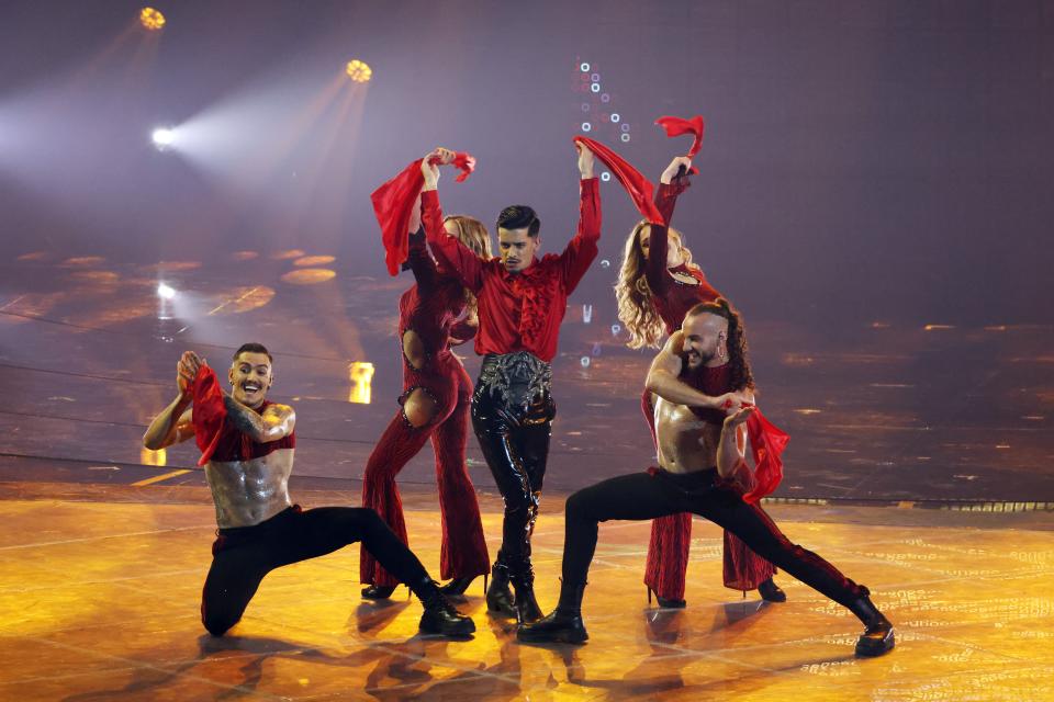 TURÍN, ITALIA - 14 DE MAYO: WRS, en representación de Rumania, actúa durante el espectáculo de la Gran Final del 66º Festival de la Canción de Eurovisión en Pala Alpitour el 14 de mayo de 2022 en Turín, Italia. (Foto de Stefania D'Alessandro/Getty Images)