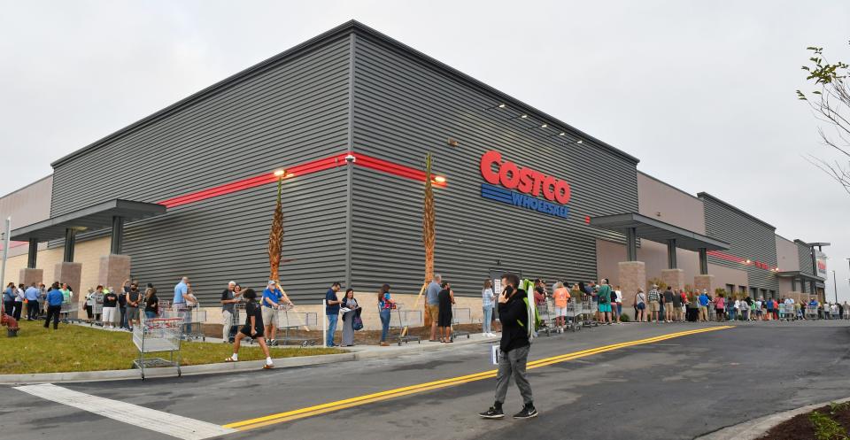 The Melbourne Viera Costco warehouse at 4305 Pineda Causeway opened to members 7:30 a.m. Dec. 9, following a ribbon cutting ceremony. The line went around the corner of the building, with the first in line arriving Wednesday night.