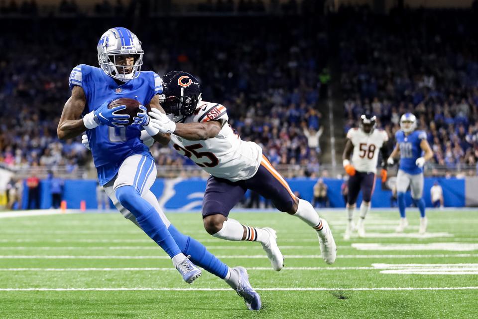 Detroit Lions receiver Josh Reynolds catches a touchdown pass over Chicago Bears cornerback Artie Burns during the first quarter at Ford Field on Nov. 25, 2021 in Detroit.