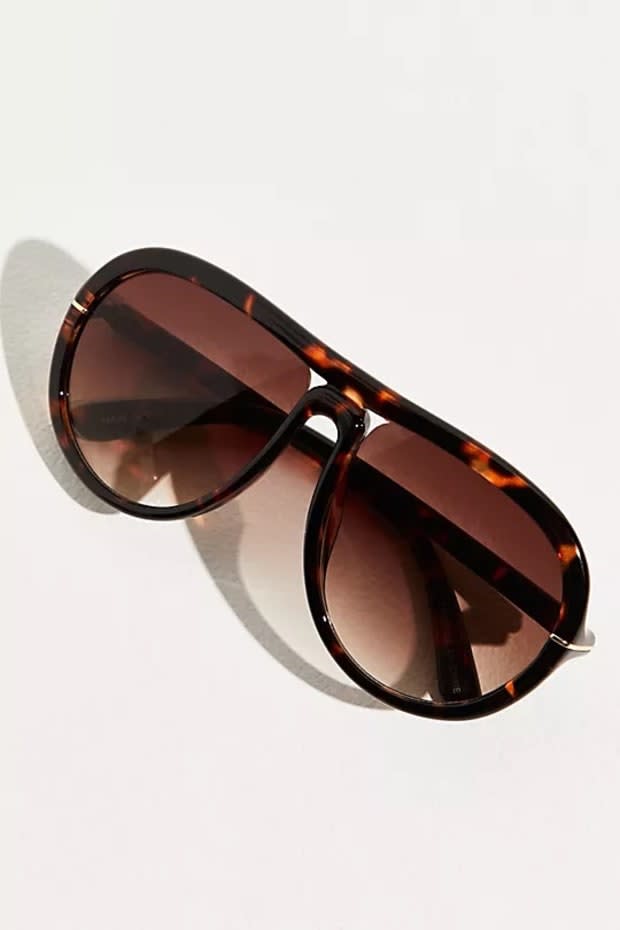 <p>Fast Times Oversized Aviator Sunglasses, $25, <a href="https://rstyle.me/+T3G5xXojXeaeuK6M0eB_mA" rel="nofollow noopener" target="_blank" data-ylk="slk:available here;elm:context_link;itc:0;sec:content-canvas" class="link ">available here</a>.</p>