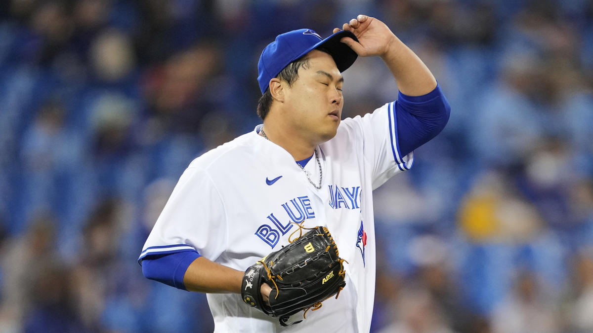 Hyun Jin Ryu keeps Jays in game in his return, but the bullpen?