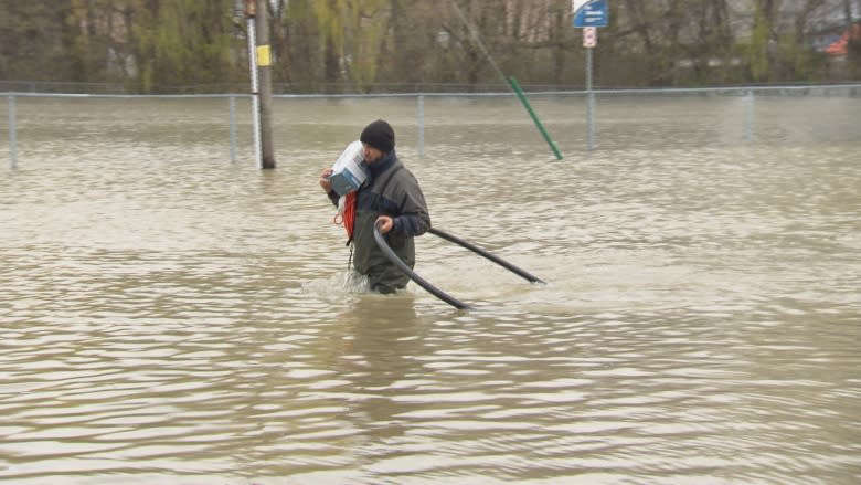 Gatineau flooding 'tip of the iceberg,' climate scientist warns