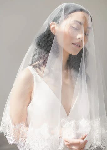 Tessa Kim Mini Birdcage Veil Bridal Ivory / Right Side