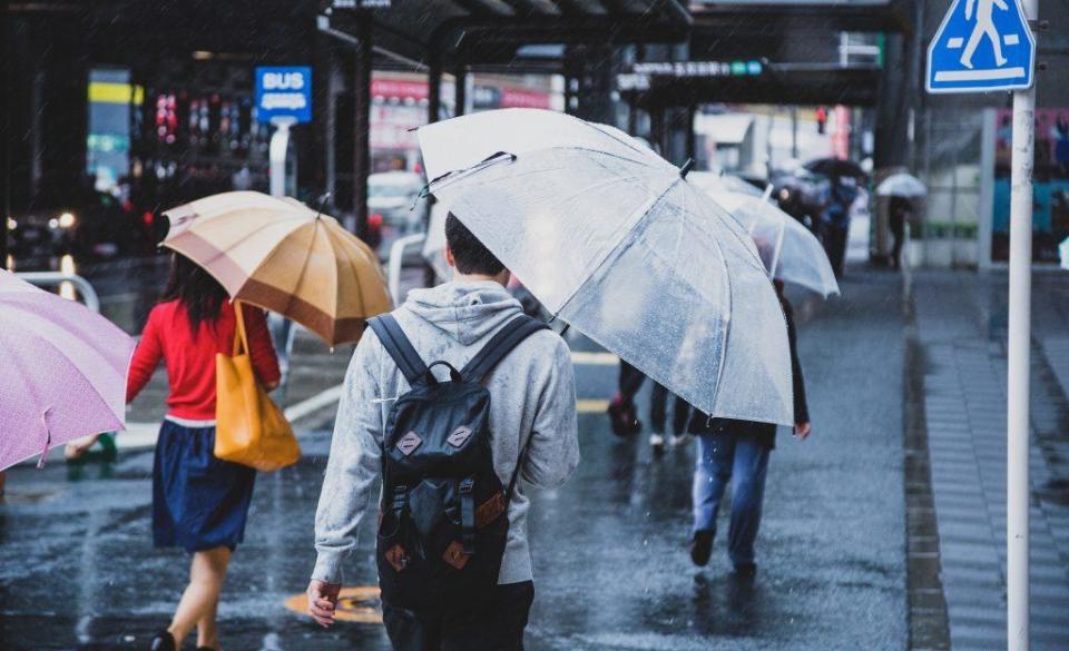 <strong>今天鋒面仍在臺灣附近持續影響，各地降雨機率還是偏高。（示意圖／取自PAKUTASO）</strong>