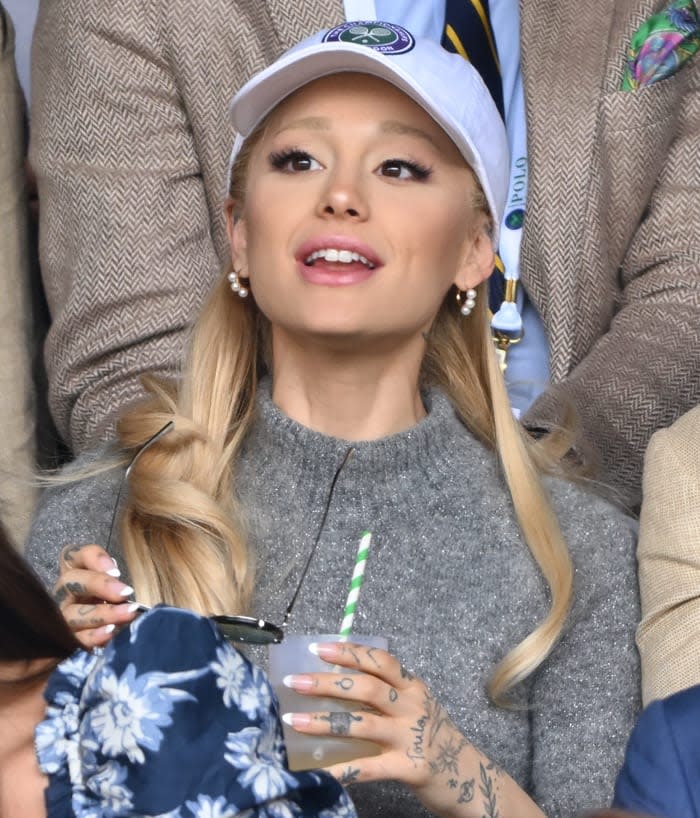 Ariana Grande y Jonathan Bailey en Wimbledon 