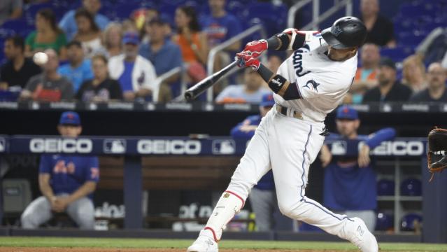 MLB on FOX - LUIS ARRAEZ HAS THE FIRST CYCLE IN Miami Marlins