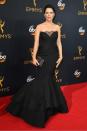 <p>« La magnifique Neve Campbell ne vieillit pas et ça a été un plaisir de créer cette robe en dentelle pour elle », a confié Siriano à propos de l'actrice. <i>(Photo : Getty Images)</i></p>