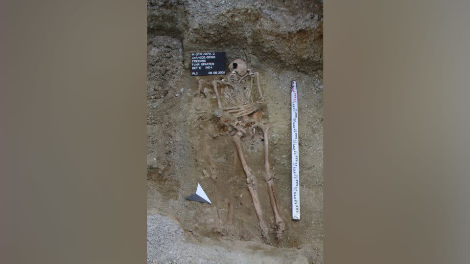 Archaeologists estimated that the man was between 30 and 50 years old when he died. - Bayerisches Landesamt für Denkmalpflege