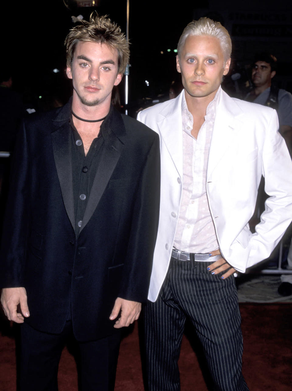 <p>Leto sporting bleached hair and eyebrows for his upcoming role attends the premiere of his horror film “Urban Legend” with brother Shannon Leto in 1998. (Photo: Jim Smeal/WireImage)</p>