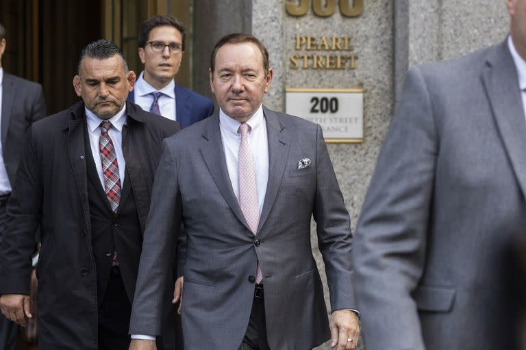 Entre lágrimas, Kevin Spacey se declaró inocente de los cargos por abuso: “Jamás hay que disculparse por algo que no hiciste”