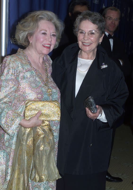 FILE PHOTO: ACTRESSES GLYNNIS JOHNS AND JEAN SIMMONS AT BRITANNIA AWARD CERMONY.
