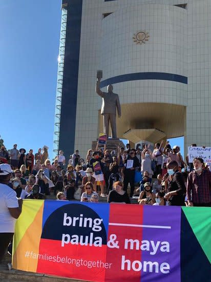 Protesta para apoyar el regreso de las gemelas a Namibia.