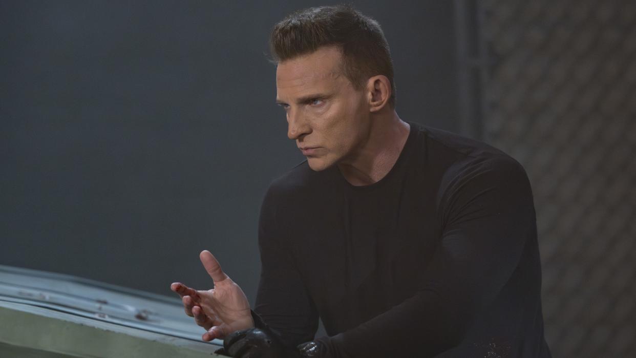  Steve Burton as Jason Morgan in black in an alley in General Hosptial. 