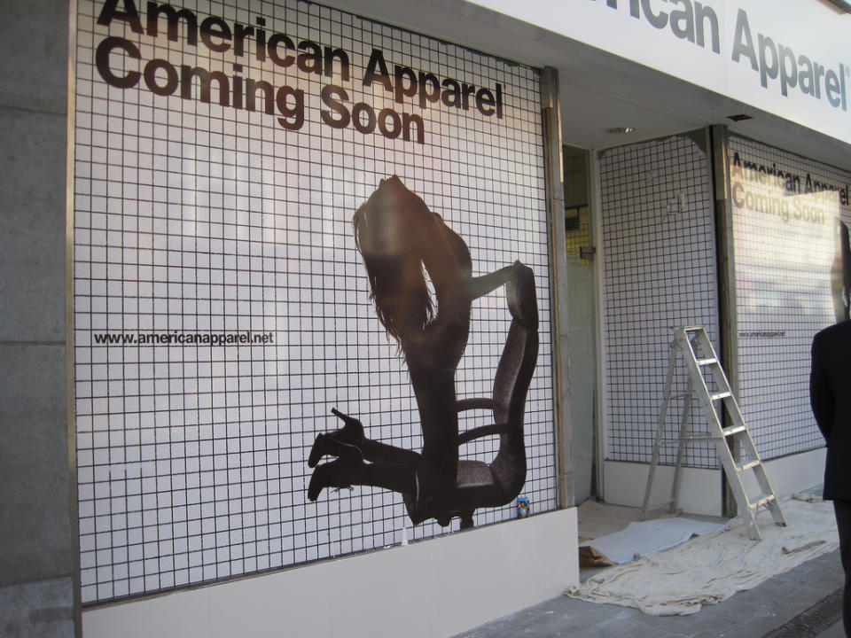 <p><strong>American Apparel </strong><br>The company announced it would close <a rel="nofollow noopener" href="http://www.huffingtonpost.com/entry/american-apparel-stores-to-close_us_587bb45ce4b09281d0eb6a28" target="_blank" data-ylk="slk:all its 110 stores including its Los Angeles headquarters;elm:context_link;itc:0;sec:content-canvas" class="link ">all its 110 stores including its Los Angeles headquarters</a> by the end of April 2017.<br>(EG Focus/Creative Commons) </p>