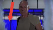 <p>A explicação oficial para a sequência bizarra na qual Picard luta contra o vilão Ru’afo em uma máquina de radiação foi por uma escolha estética. Assumir que se tratava de um efeito especial incompleto ficaria menos feio do que a justificativa. </p>