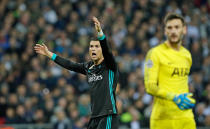 <p>Nicht nur Cristiano Ronaldo war entgeistert. Real Madrid erlebte in der Champions League ein Debakel. Der Titelverteidiger unterlag im Wembley-Stadion den Tottenham Hotspurs mit 3:1. Der englische Club zog damit ins Achtelfinale ein. (Bild: AP Photo) </p>