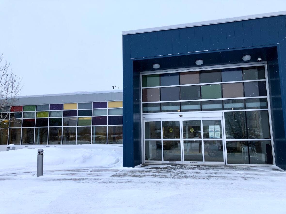 The entrance to Hay River Regional Health Centre on Jan. 24, 2023. Six people died from opioids in the N.W.T. last year. All were in Hay River, and most linked to crack cocaine laced with fentanyl and carfentanil.  (Natalie Pressman/CBC - image credit)