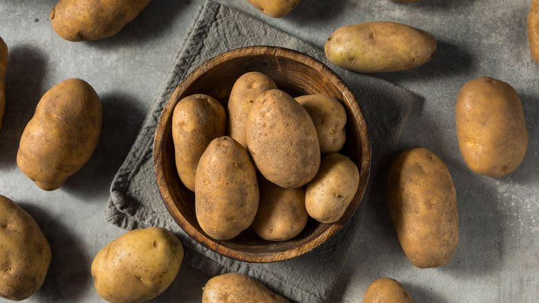 Russet potatoes in bowl