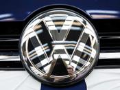 Platz 1: VW. Diebstähle insgesamt: 4.429. Obwohl VW ungeschlagen die Liste der am häufigsten gestohlenen Automarken anführt, sinkt die Anzahl der Diebstähle deutlich. Minus 12 Prozent stellt die DGV im diesjährigen Bericht fest. (Bild-Copyright: Czybik, Christina/action press/REX/Shutterstock)