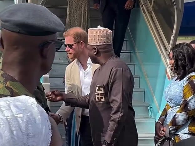 Prince Harry arrives in Lagos (sperrypeoplemag/Instagram)