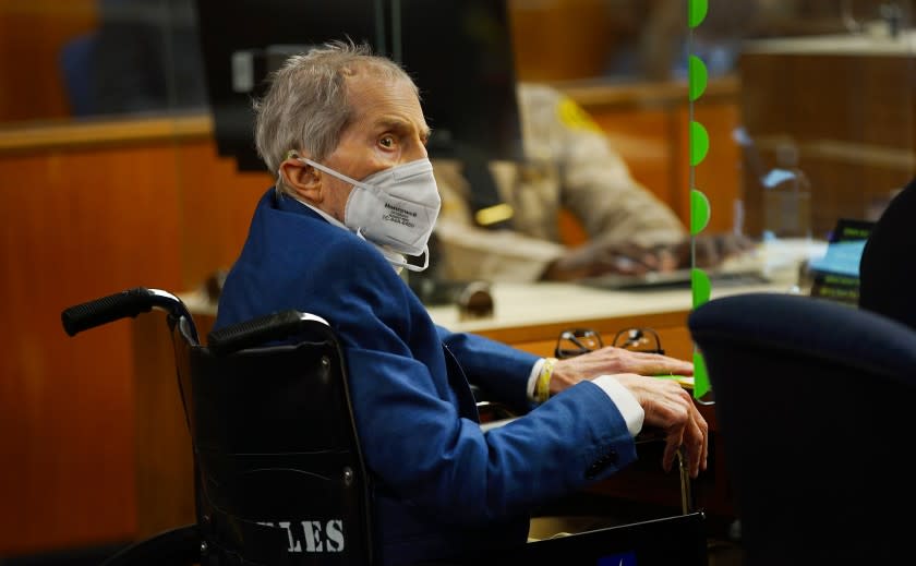 INGLEWOOD, CA - MAY 18: Robert Durst in an Inglewood courtroom with his attorney Dick DeGuerin appearing before Judge Mark E. Windham in the trial of the real estate scion charged with murder of longtime friend Susan Berman in Benedict Canyon just before Christmas Eve 2000. Durst's murder trial was delayed more than a year due to the Covid-19 pandemic. Inglewood Courthouse on Tuesday, May 18, 2021 in Inglewood, CA. (Al Seib / Los Angeles Times).