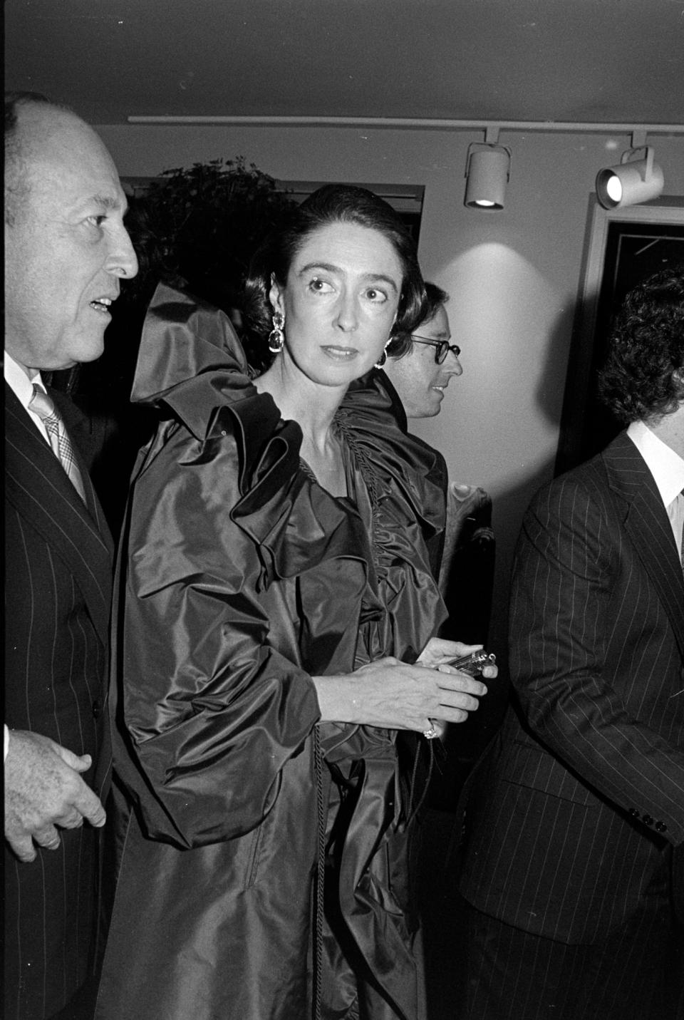 Jerry Zipkin (L) and Mica Ertegun (C) attend a party at the Genesis Gallery in New York City on November 15, 1977.