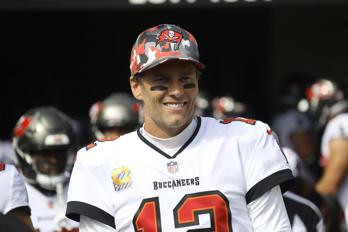 Buccaneers' Tom Brady is texting with possible presidential candidate,  report says 