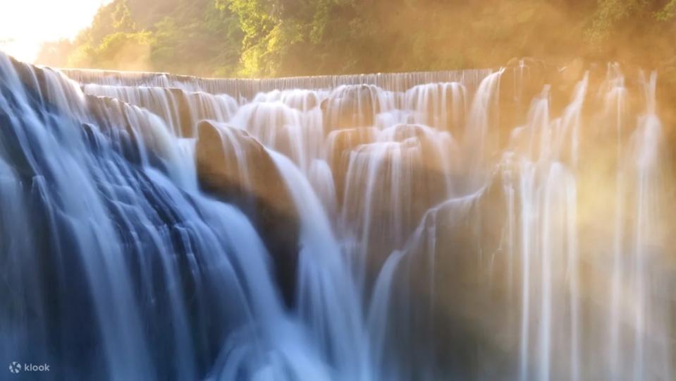 Yehliu Geopark, Jiufen, Shifen, and Golden Waterfall Day Tour. (Photo: Klook SG)