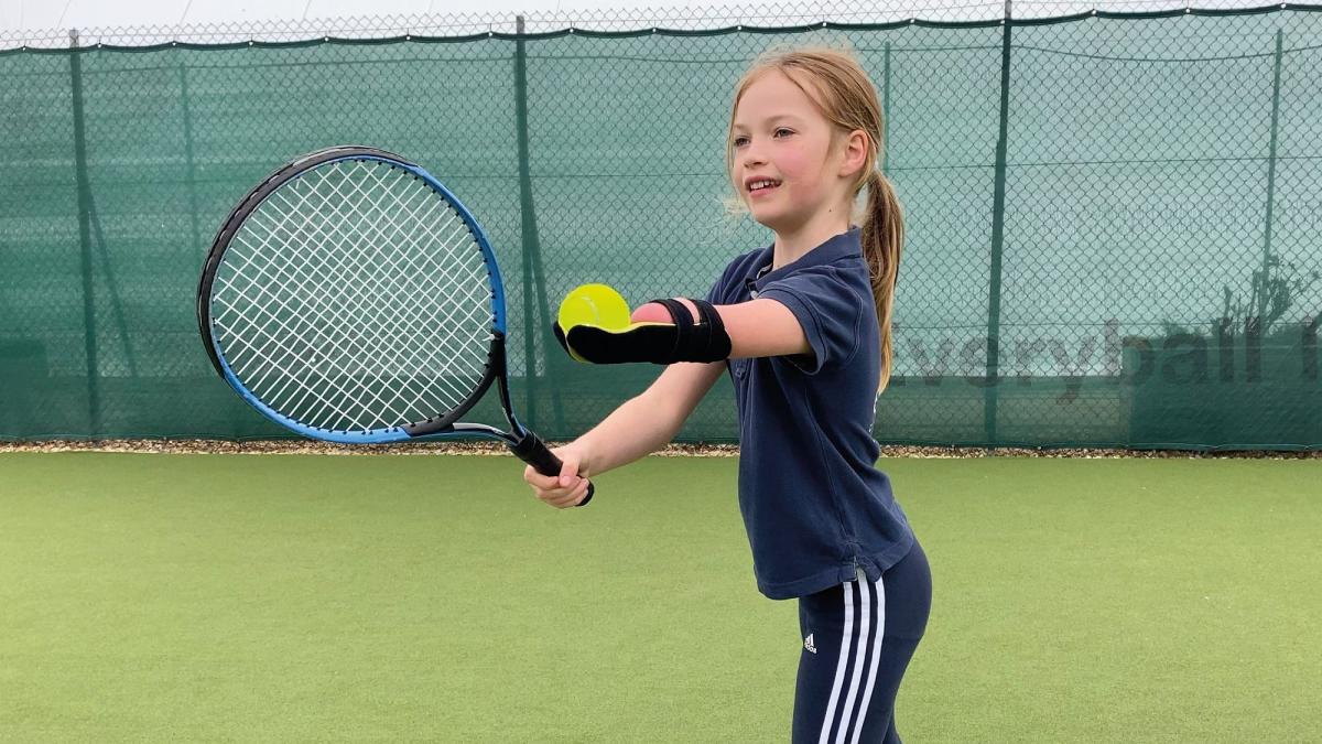 Tennis player with congenital limb difference ‘confident’ thanks to prosthetic