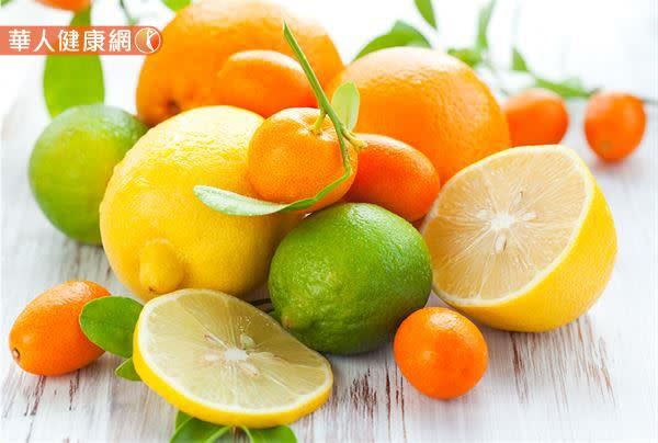 目前已知某些水果會使一部分胃食道逆流的患者加重症狀，特別是酸度較高的橘子、柳丁、柚子、檸檬、萊姆等柑橘類水果。