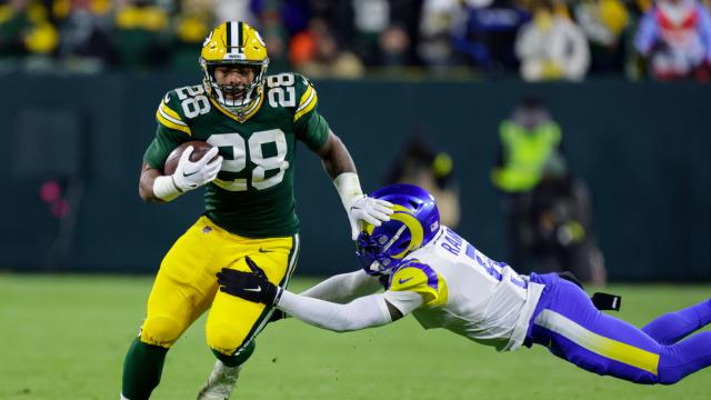 Green Bay Packers defeat Los Angeles Rams to remain in playoff hunt