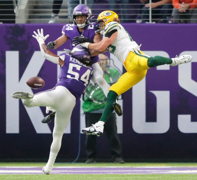 Minnesota Vikings vs. Green Bay Packers early prediction and odds for Week  17