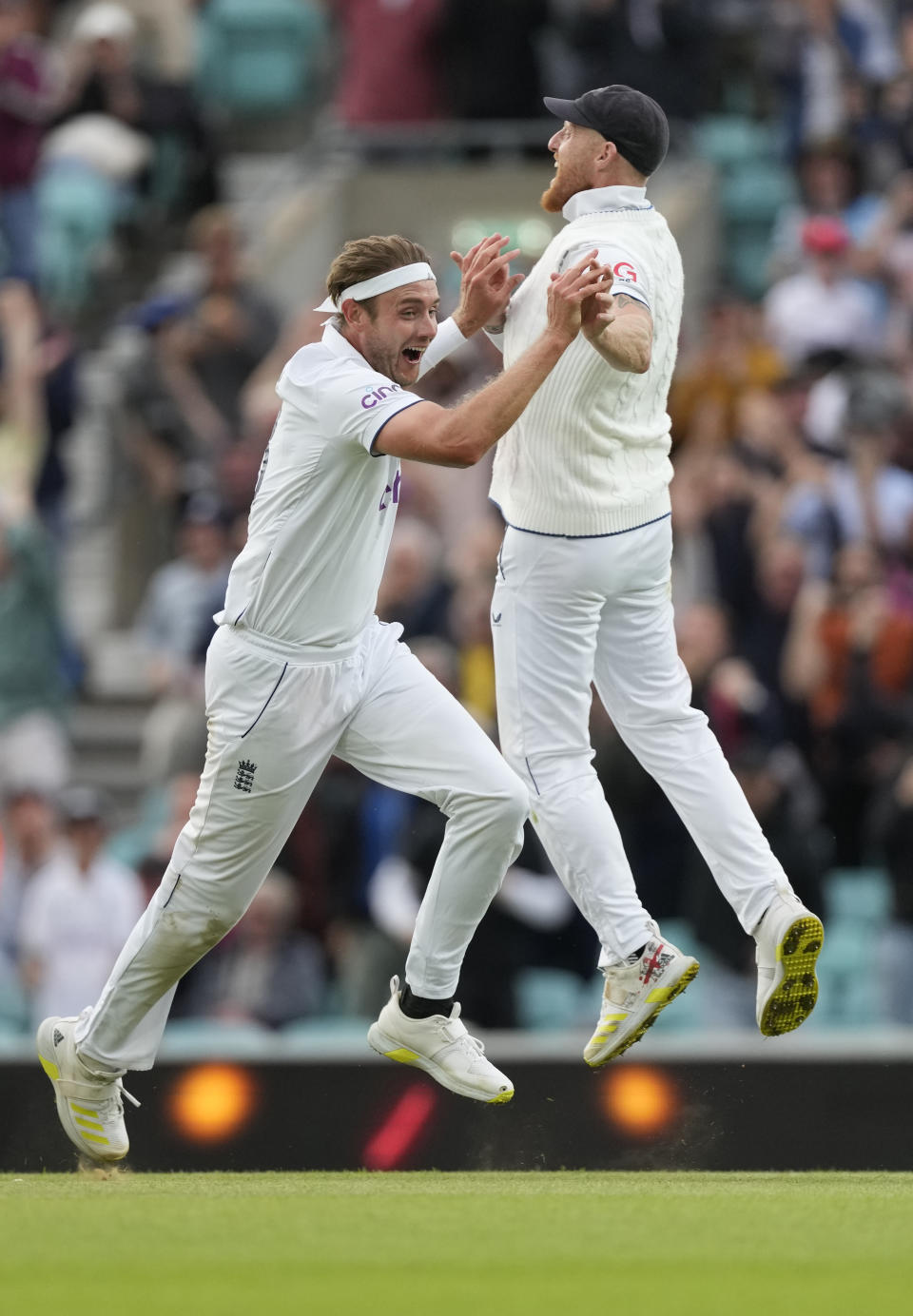 England's Stuart Broad and England's Ben Stokes celebrate the dismissal of Australia's Todd Murphy on day five of the fifth Ashes Test match between England and Australia, at The Oval cricket ground in London, Monday, July 31, 2023. (AP Photo/Kirsty Wigglesworth)