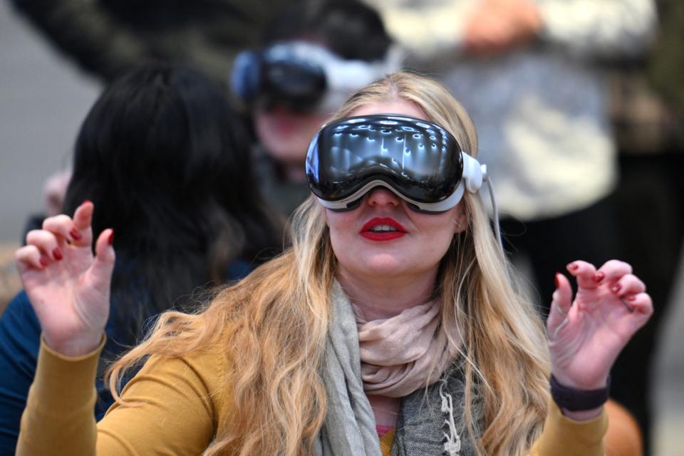 Seit Februar 2024 ist die Apple Vision Pro käuflich. - Copyright: Getty Images / Angela Weiss