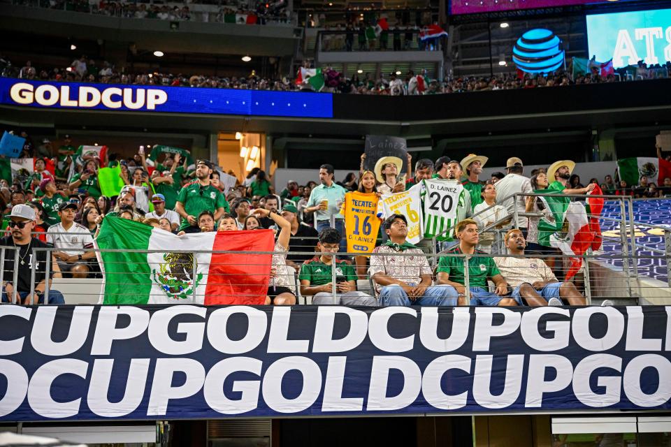 Aficionados de México previo a los cuartos de final del equipo ante Costa Rica.