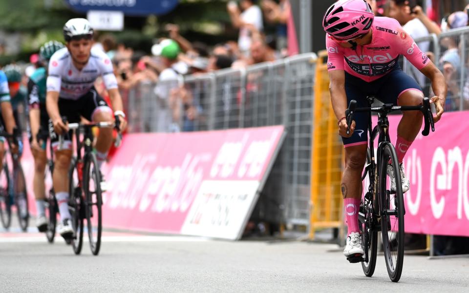 Richard Carapaz - giro ditalia 2022 live stage 16 cycling updates results race latest results - GETTY IMAGES