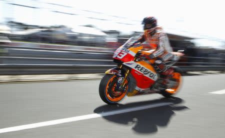 Honda MotoGP rider Marc Marquez of Spain rides down pit lane during the second qualifying session (Q2) ahead of the Australian Grand Prix on Phillip Island October 17, 2015. REUTERS/Brandon Malone