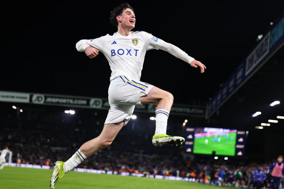 <span>Archie Gray, whose great uncle is the Leeds legend Eddie Gray, celebrates his goal in Friday’s 3-1 win over Championship leaders Leicester.</span><span>Photograph: Robbie Jay Barratt/AMA/Getty Images</span>