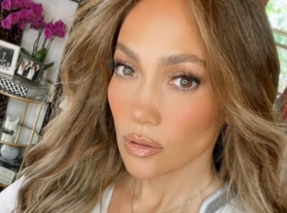 Jennifer Lopez Shares Her 4 Step Beauty Routine With Fans Effortless