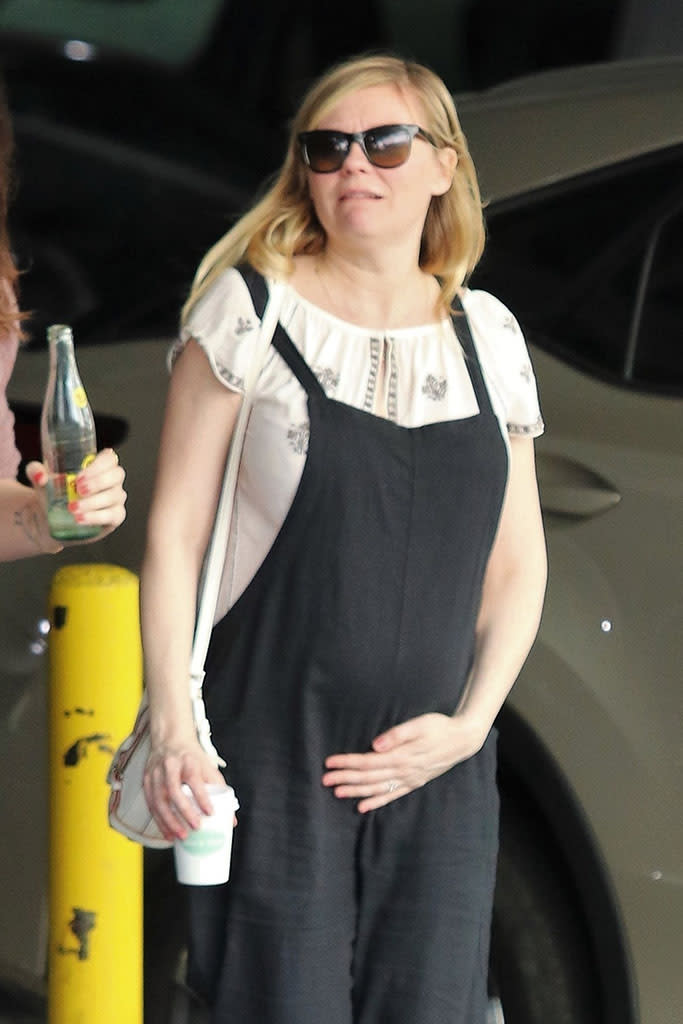 <p>The mom-to-be was spotted Thursday in Los Angeles sporting a pair of overalls, which showcased her growing belly. Dunst and fiancé Jesse Plemons are expecting their first child together in the spring. (Photo: Osvaldo/BACKGRID)<br><br></p>