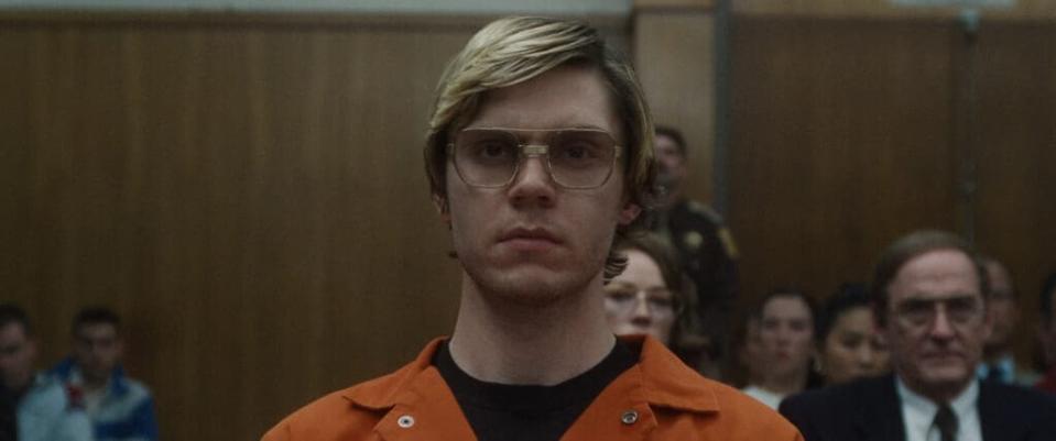 (L to R) Evan Peters as Jeffrey Dahmer, Molly Ringwald as stepmother Shari Dahmer and Richard Jenkins as father Lionel Dahmer in an episode of “Dahmer: Monster — The Jeffrey Dahmer Story.” (Credit: Courtesy Of Netflix © 2022)