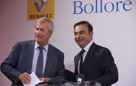 Carlos Ghosn (R), Chairman and Chief Executive Officer of Renault-Nissan Alliance, and Vincent Bollore, CEO of investment group Bollore, pose after a news conference in Paris September 9, 2014. REUTERS/Philippe Wojazer