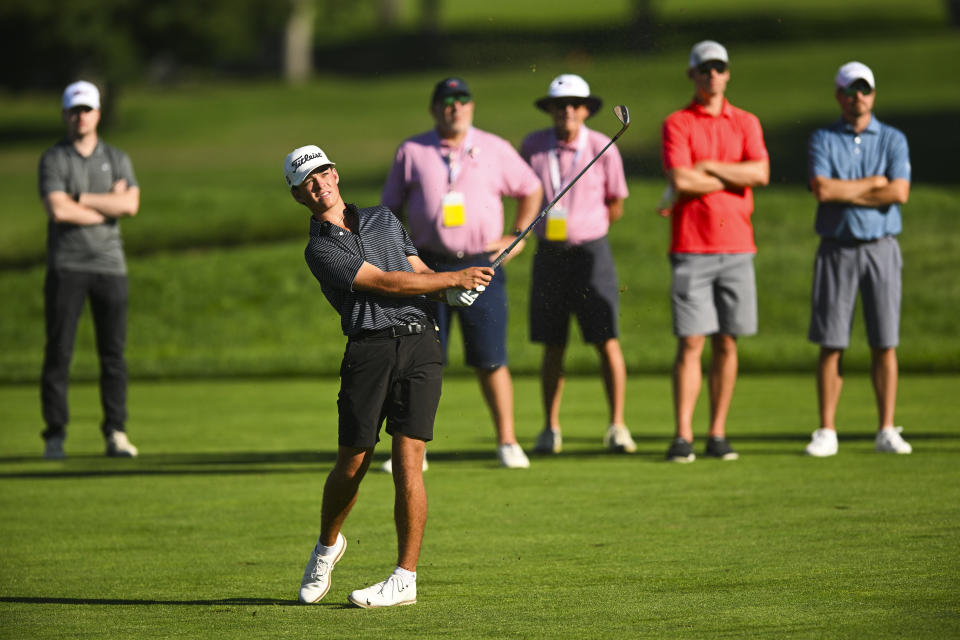 Jackson Koivun hits his second shot on hole two during the quarterfinals of the 2023 U.S. Amateur at Cherry Hills C.C. in Cherry Hills Village, Colo. on Friday, Aug. 18, 2023. (Kathryn Riley/USGA)