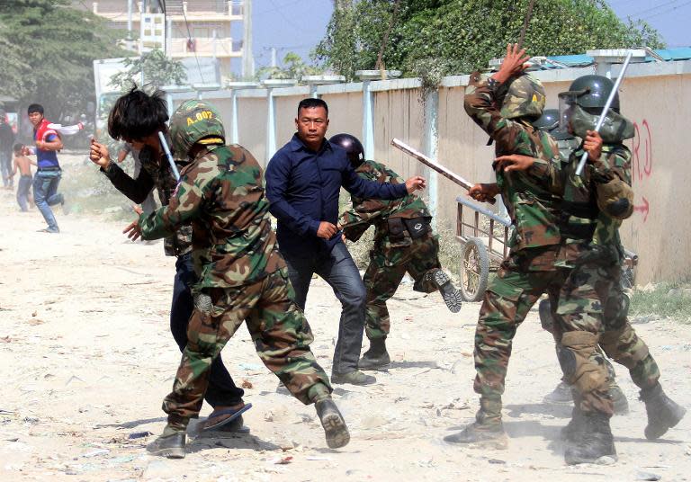 Cambodian soldiers clash with protesters during a garment workers' protest to demand higher wages in front of a factory in Phnom Penh on January 2, 2014