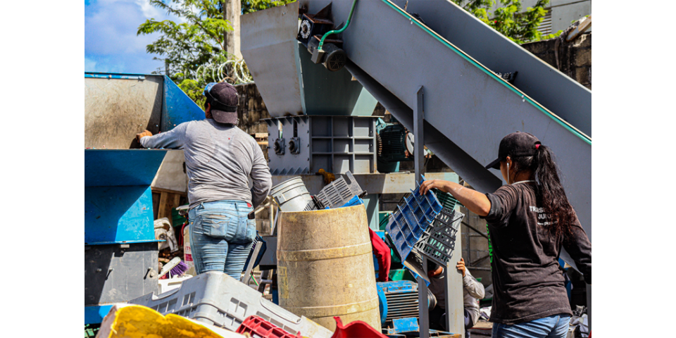 <span>La planta tiene compromisos con empresas a las que les recibe el plástico y les vende el combustible que produce. (Foto: especial)</span>