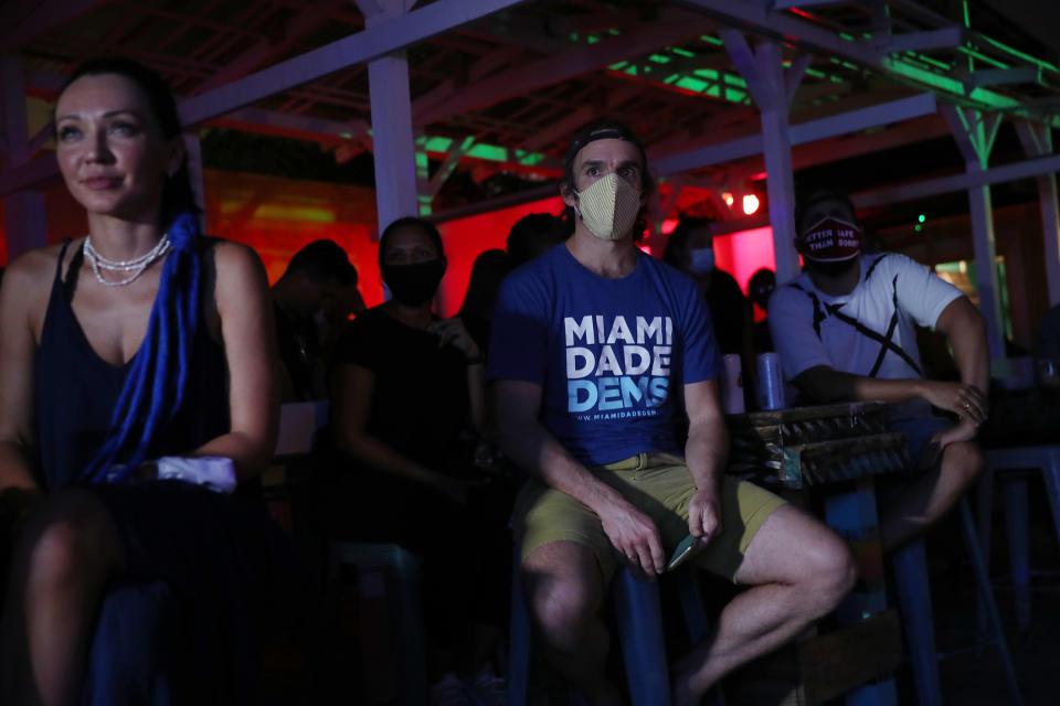 Reunión en Miami, Florida, para ver el debate presidencial. (Photo by Joe Raedle/Getty Images)