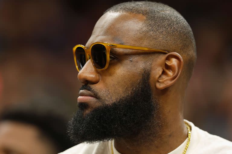 LeBron James acumula en su carrera en la NBA casi 430 millones de dólares