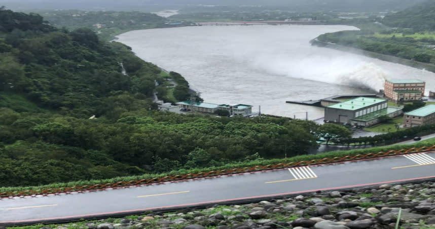 石門水庫持續放水。（圖／北水局提供，下同）