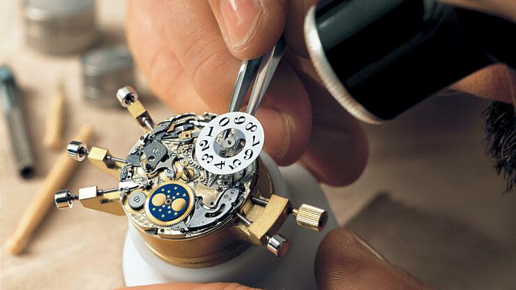Die Firma gilt als prestigeträchtigste und teuerste Uhrenmarke Deutschlands. Foto: dpa
