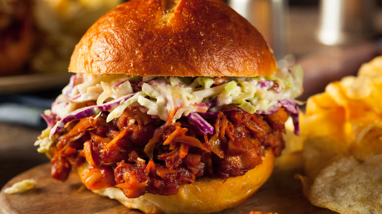 Jackfruit barbecue sandwich with chips